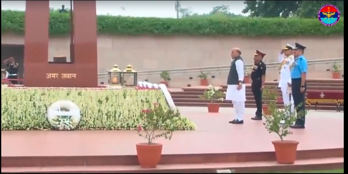 Hon’ble RM Shri Rajnath Singh paid homage to Bravehearts on Occasion of Kargil Diwas at NWM	 